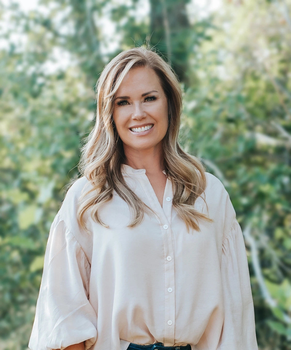 Shellie, Lunere’s founder, smiling outdoors